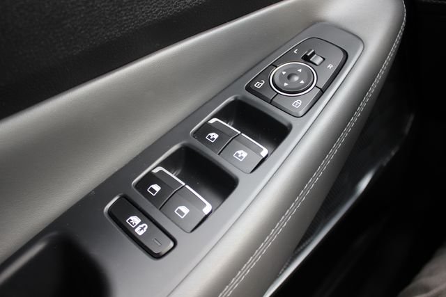 Used 2022 Silver Hyundai SEL image 18