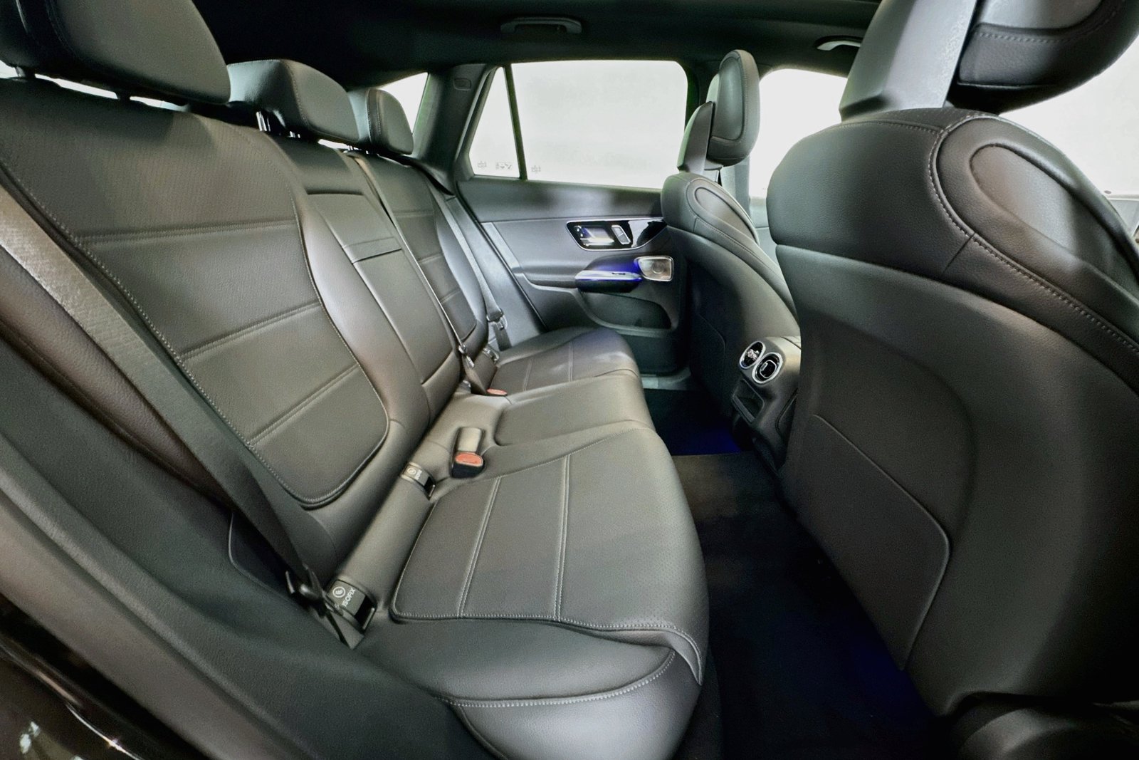 New 2026 Graphite Grey Metallic Mercedes-Benz GLC 300 image 25