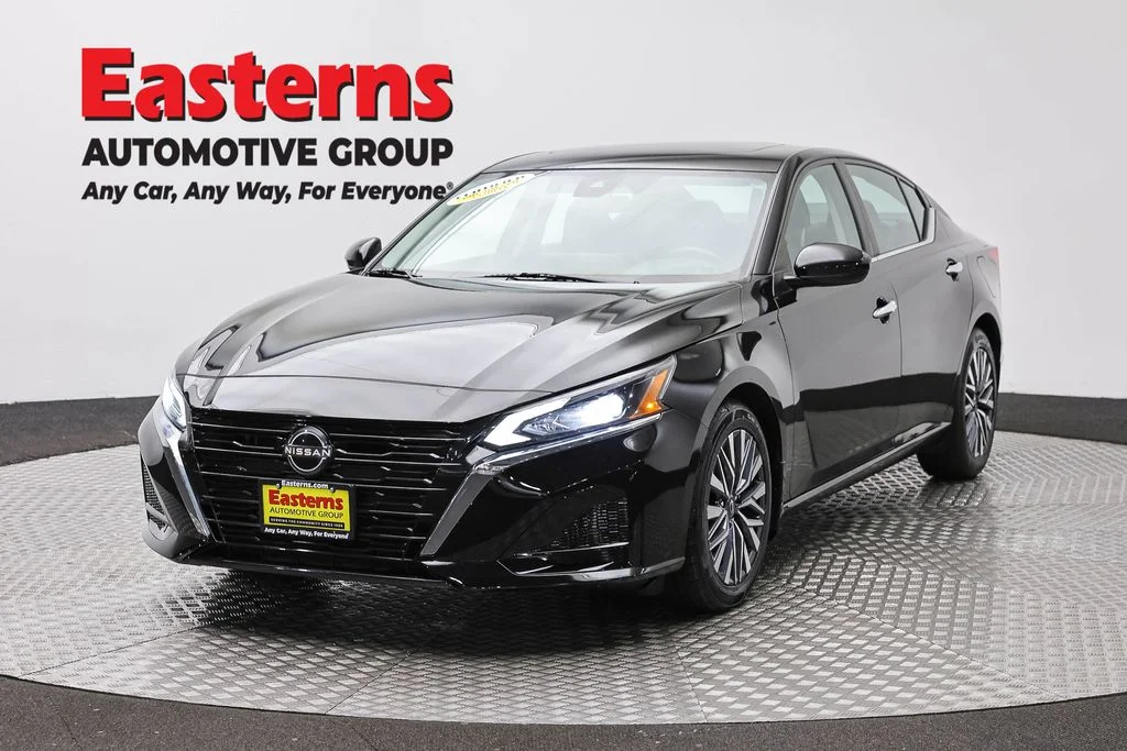 Used 2023 Black Nissan 2.5 SV image 1