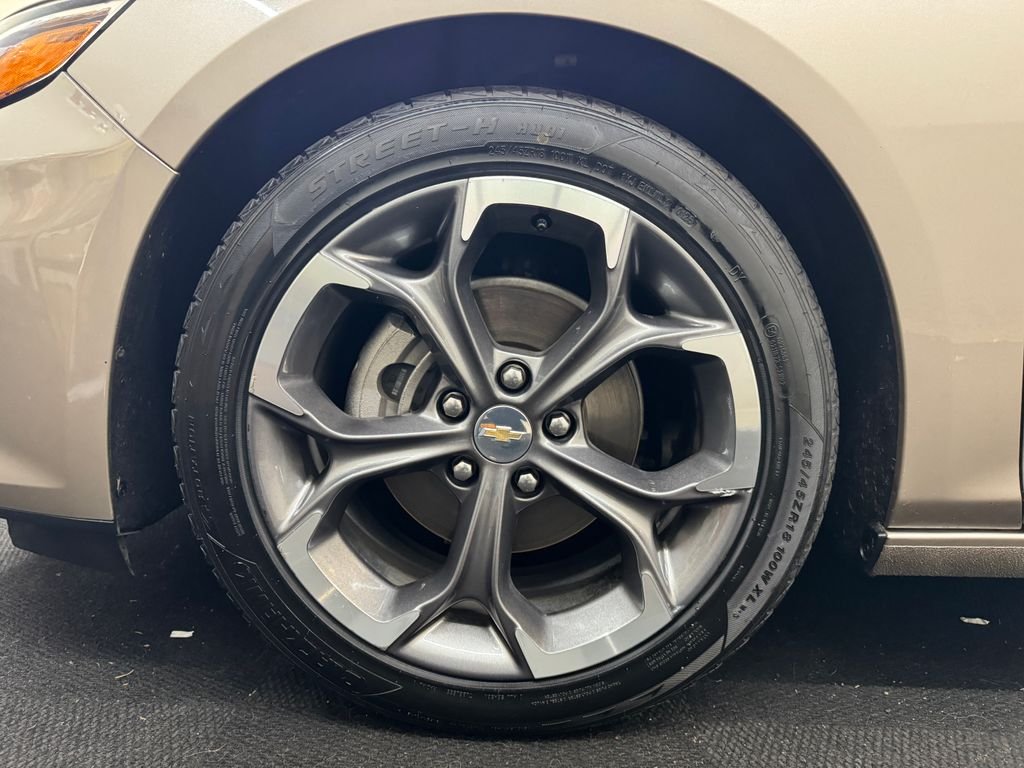 Used 2023 Gray Chevrolet LT image 12