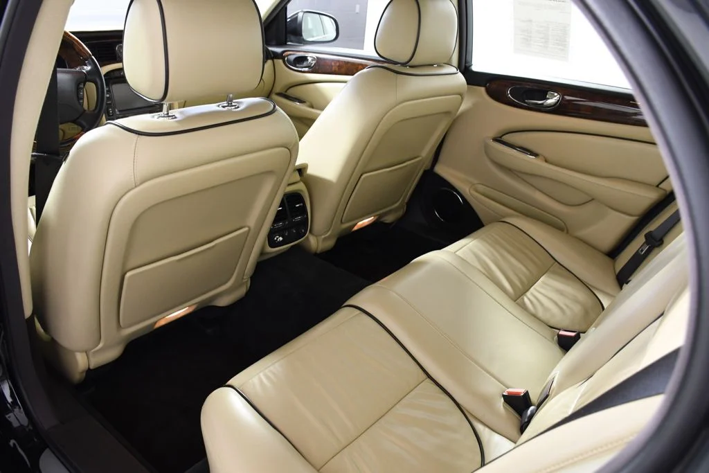 Used 2009 Ebony Jaguar L image 33