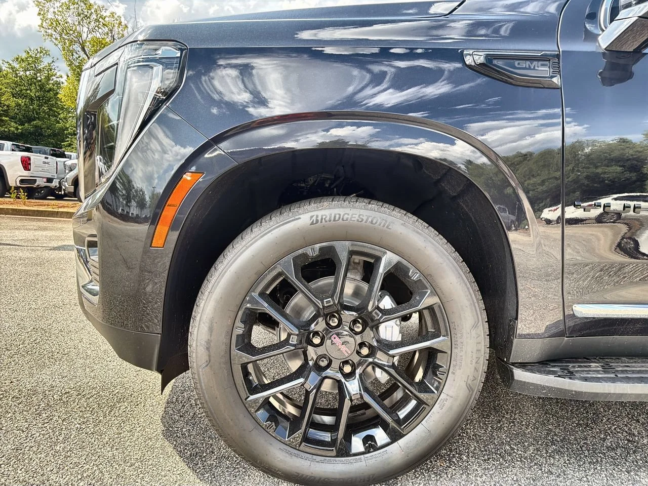 New 2026 Titanium Rush Metallic GMC Elevation image 28