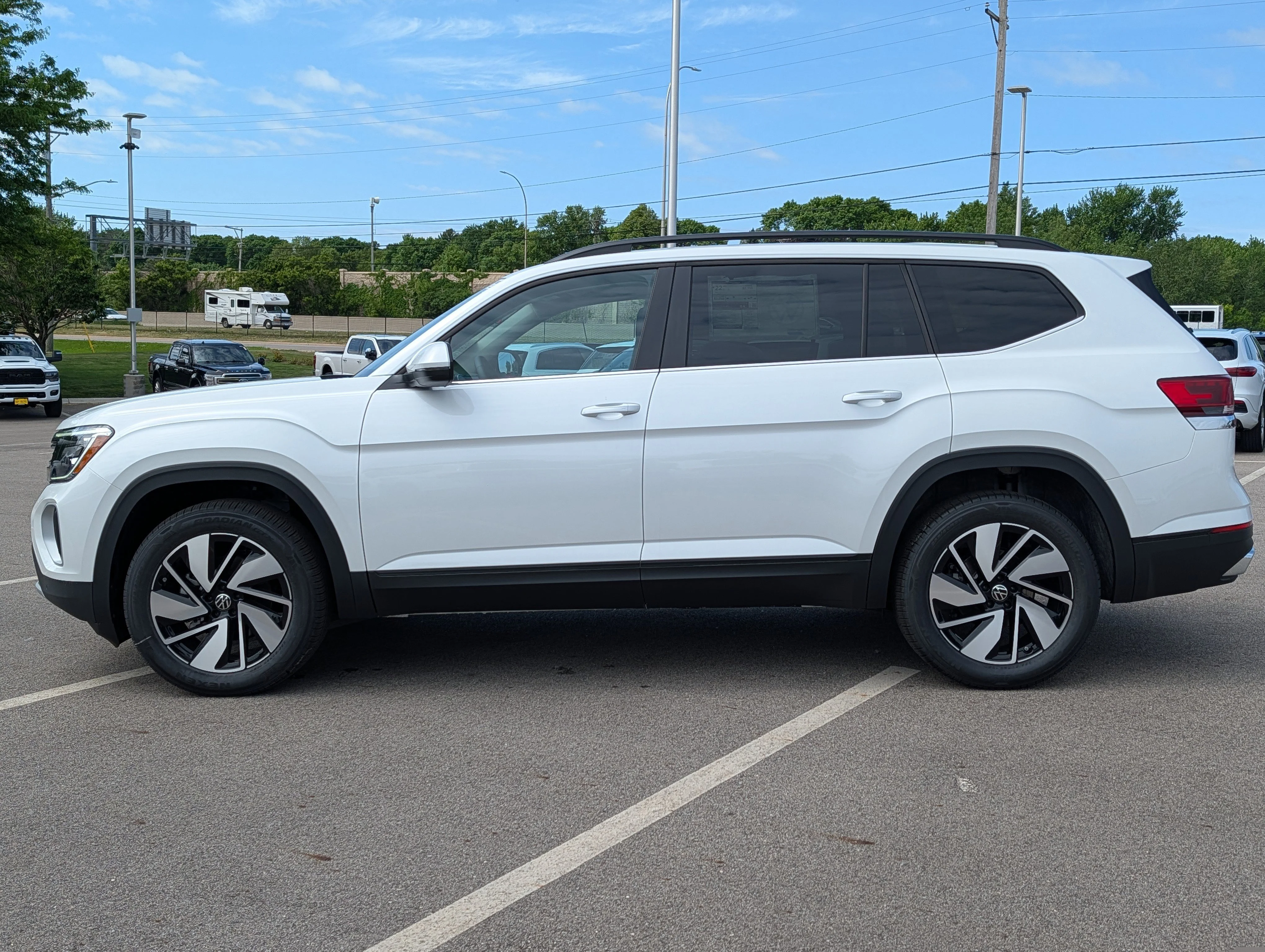 New 2026 Opal White Pearl Volkswagen 2.0T SE w/Technology image 3