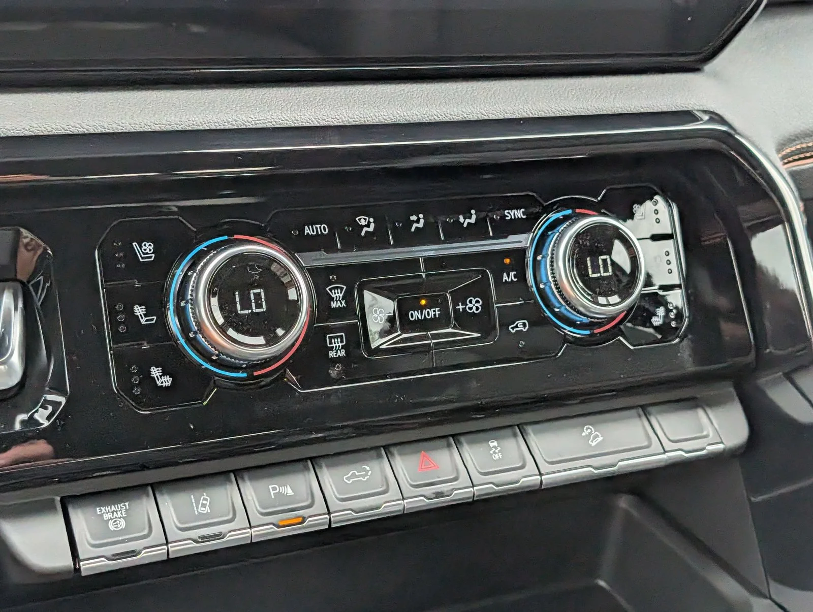 2026 GMC Sierra 3500HD AT4 - Photo 11
