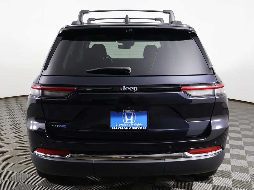 Used 2022 Midnight Jeep 4xe image 17