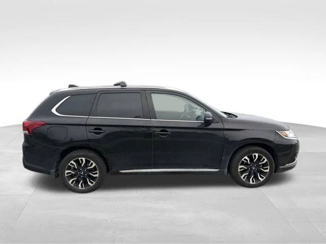 Used 2018 Black Mitsubishi SEL image 2
