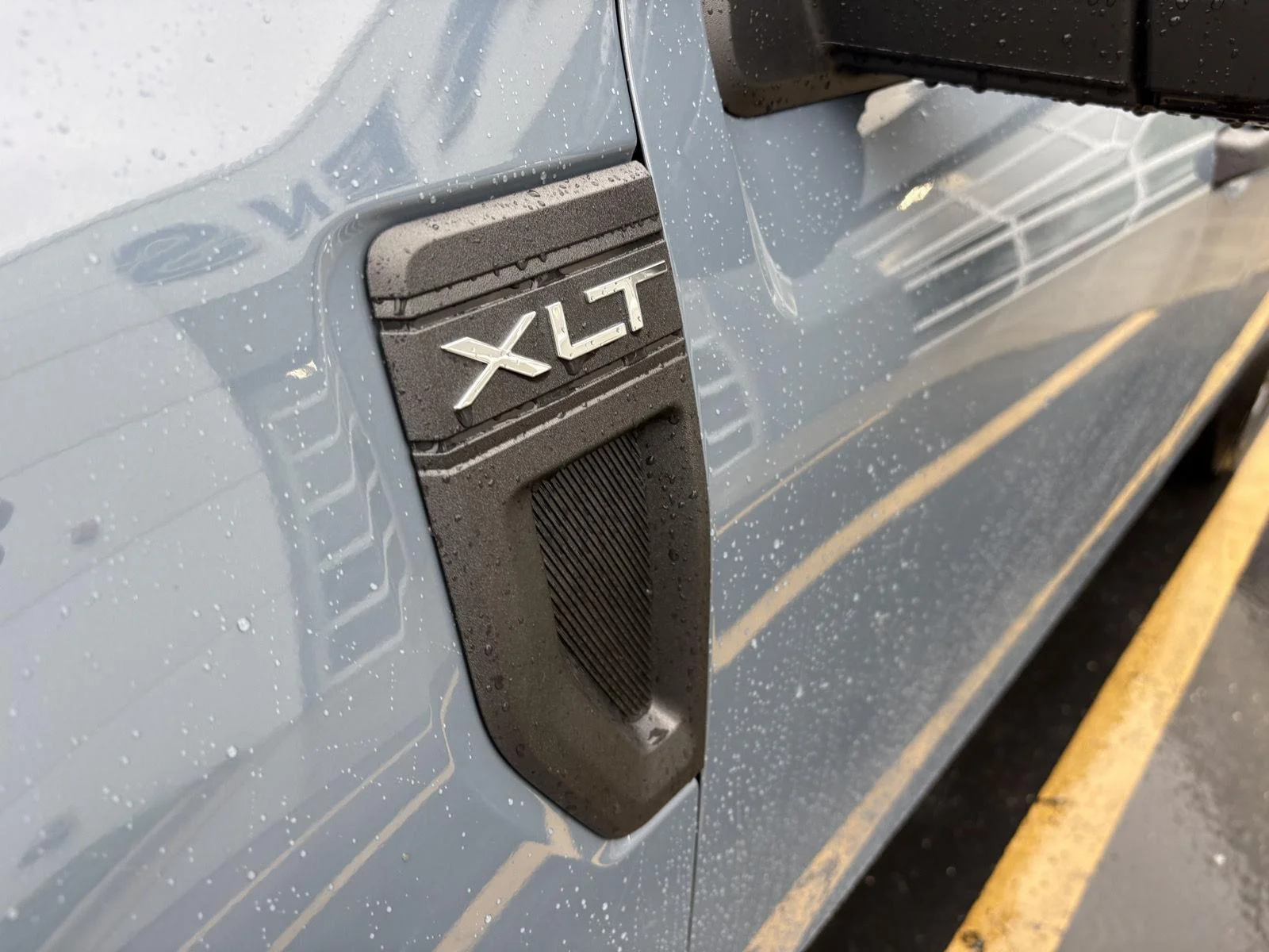 New 2026 Azure Gray Metallic Tri-Coat Ford XLT image 9