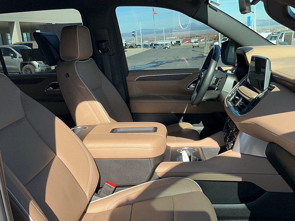 Used 2024 Iridescent Pearl Tricoat Chevrolet 4WD Premier image 12