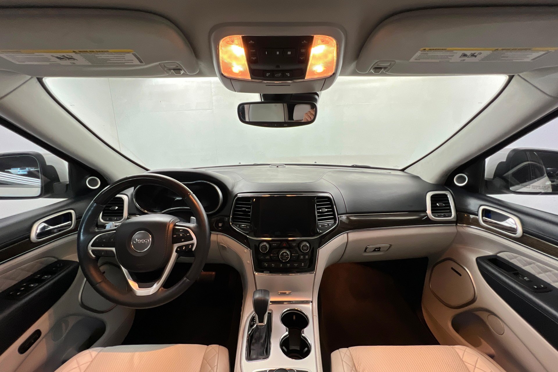 Used 2021 Ivory 3-Coat Jeep Summit image 10