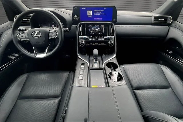 Used 2025 Green Lexus 700h Overtrail image 7
