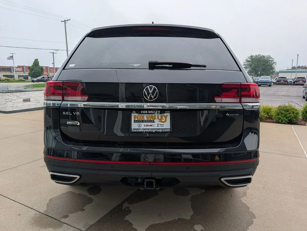 Used 2023 Black Volkswagen SEL image 4