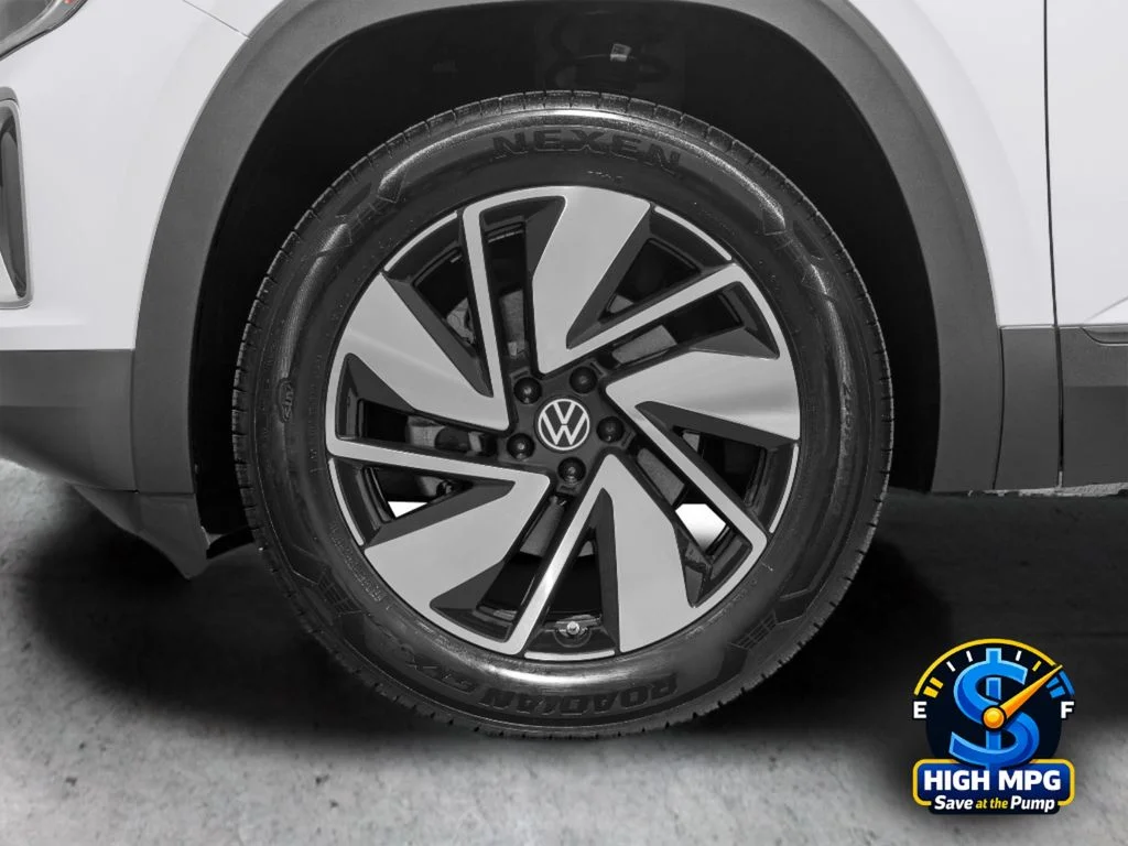 Used 2024 White Volkswagen 2.0T SE w/Technology image 53