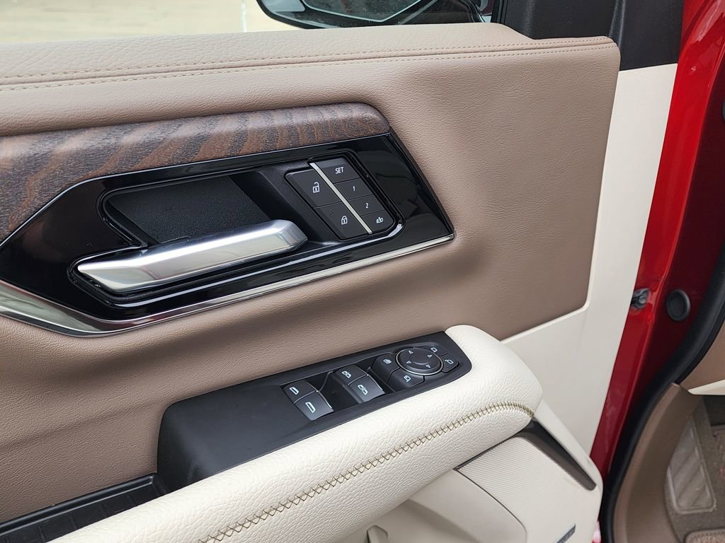 2026 GMC Yukon Denali - Photo 13
