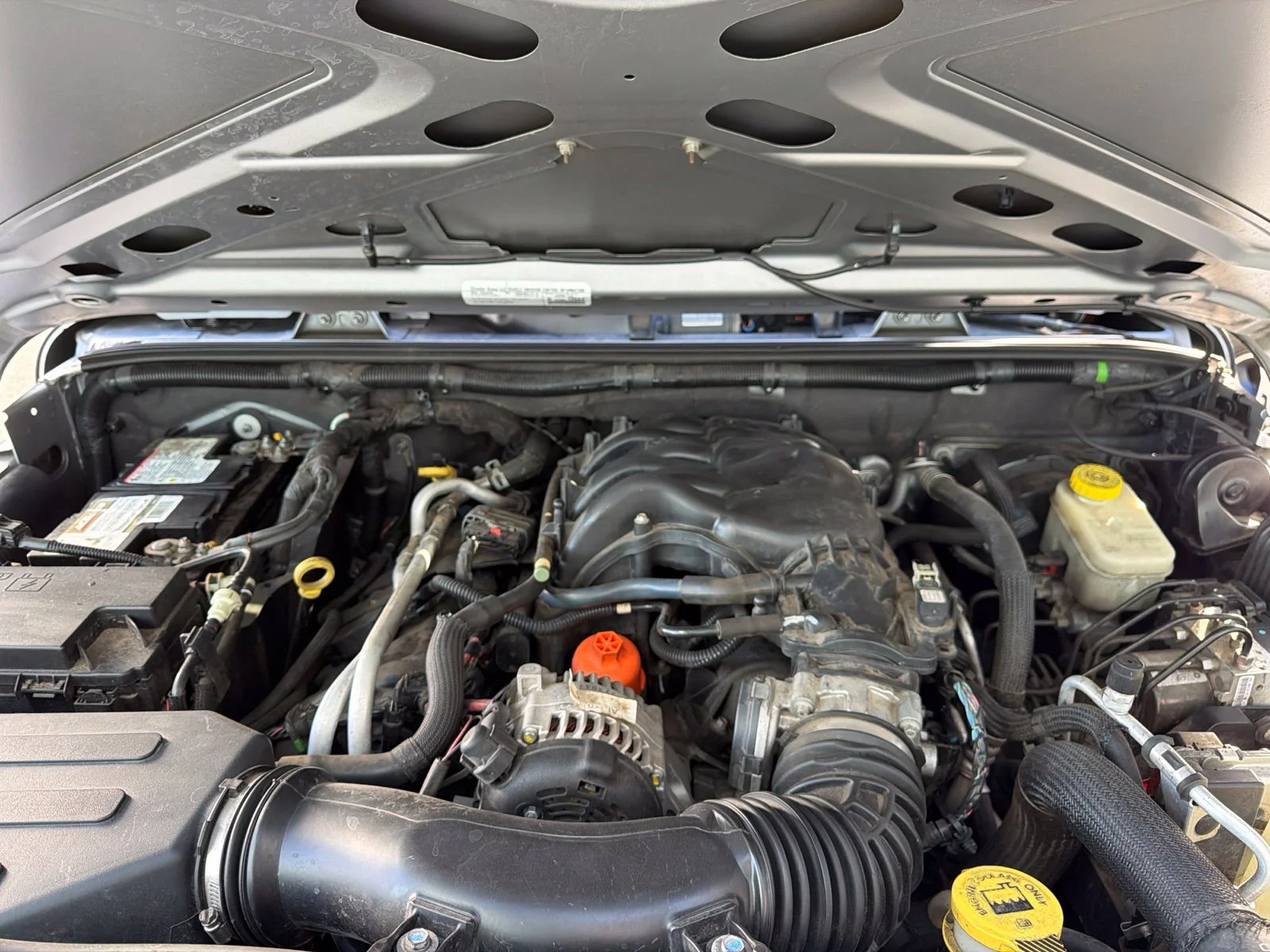 Used 2015 Silver Jeep Unlimited Sport image 9