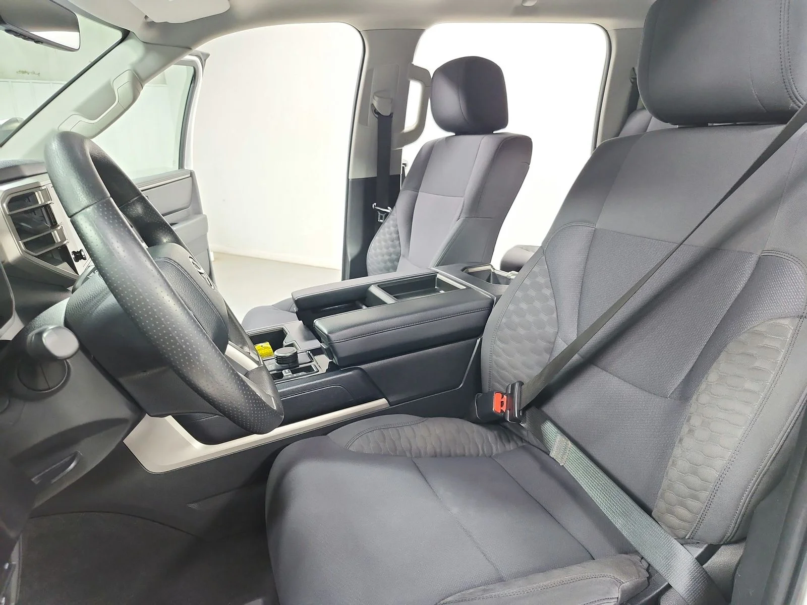 Used 2022 White Toyota SR5 image 19