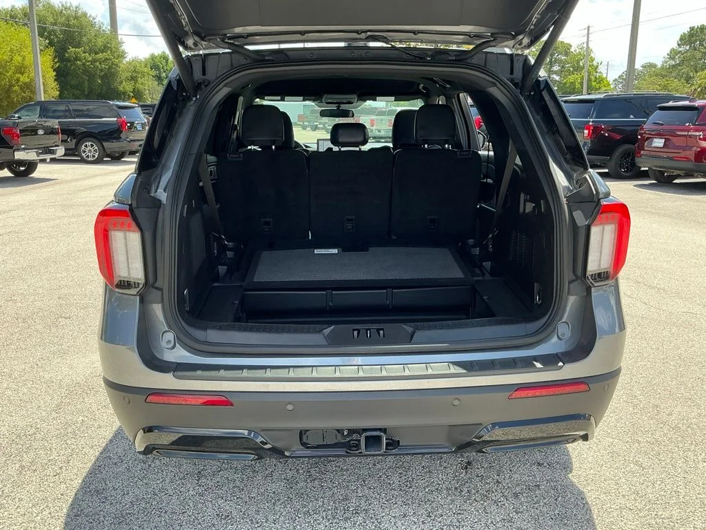 Used 2025 Gray Ford ST-Line image 18