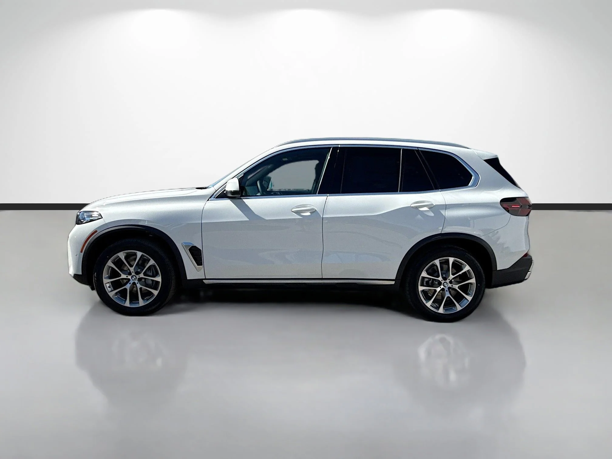 New 2026 Alpine White BMW sDrive40i image 6