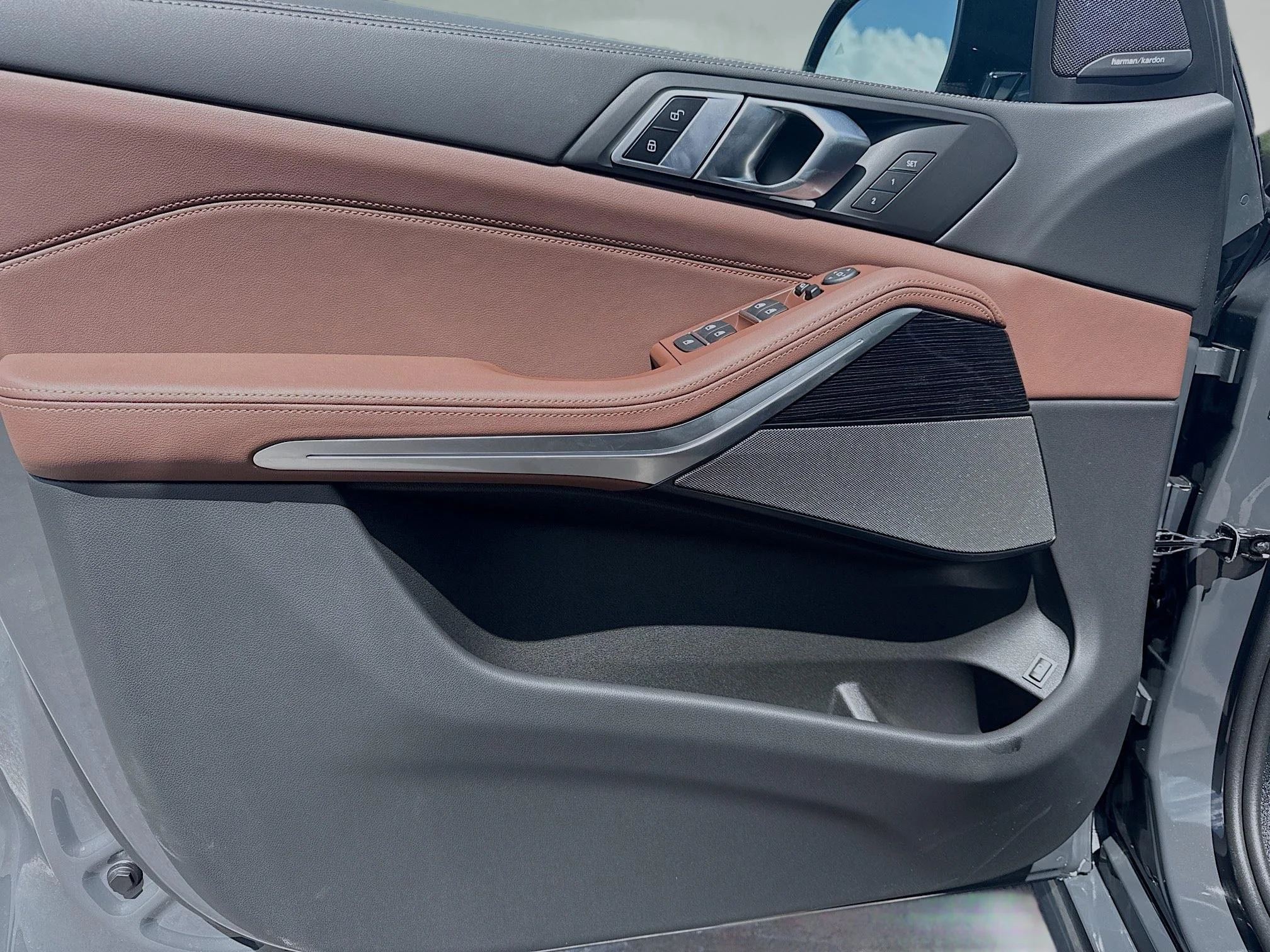 New 2026 Dravit Grey Metallic BMW xDrive50e image 22
