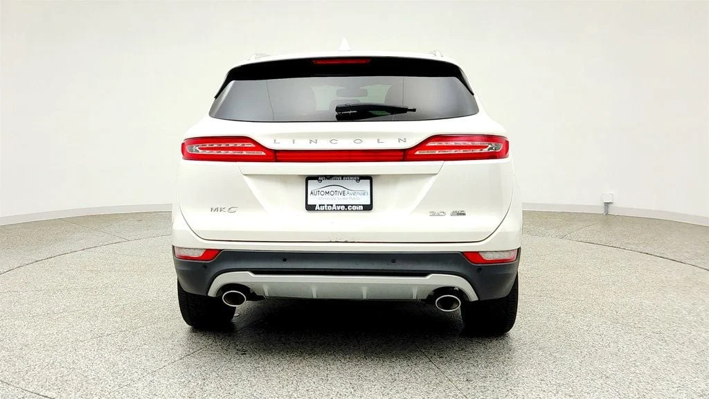Used 2015 White Platinum Metallic Tri-Coat Lincoln AWD 4dr image 6