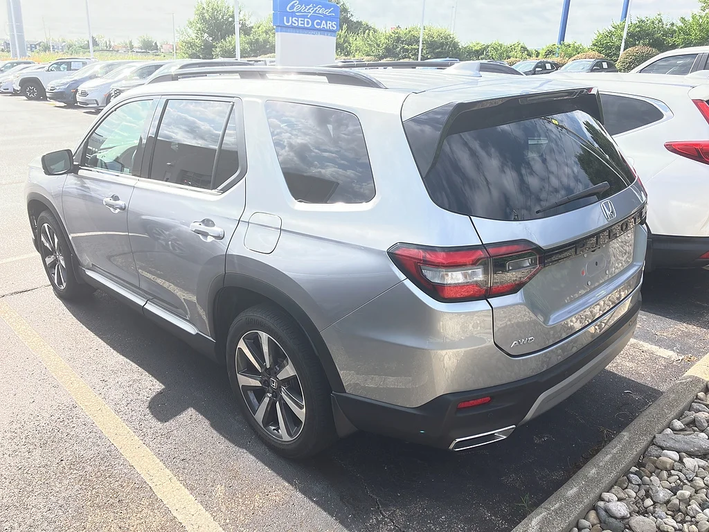 Certified Used 2024 Lunar Silver Metallic Honda Touring image 6