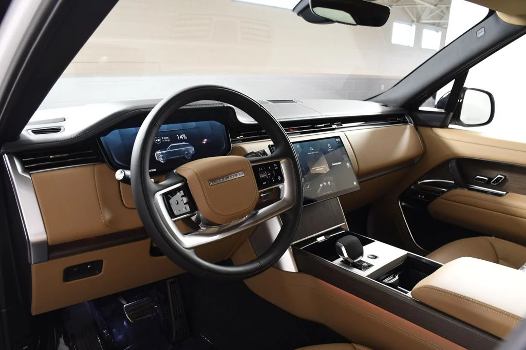 New 2026 Ostuni Pearl Wh Land Rover SE image 12