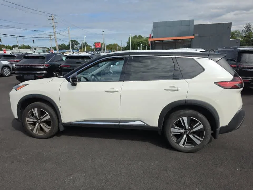 Used 2023 Pearl White Tricoat/Super Black Nissan SL image 4