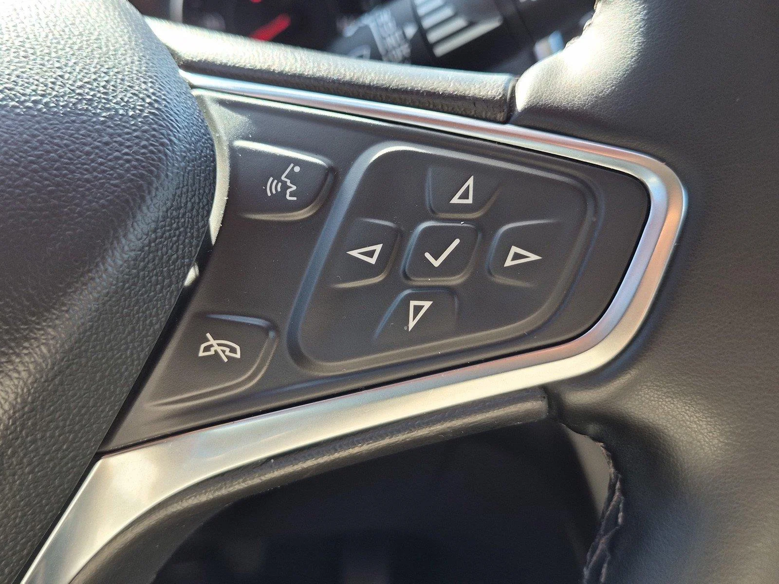 Used 2024 Summit White Chevrolet LT image 19