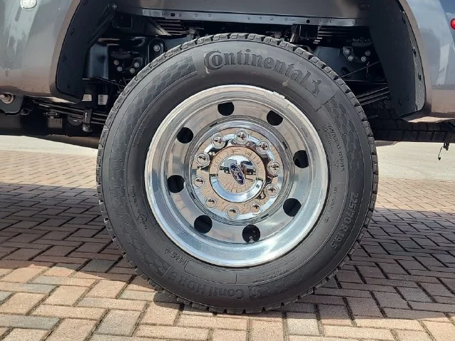 New 2027 Gray Metallic Ford XL 4WD CREW CAB image 8