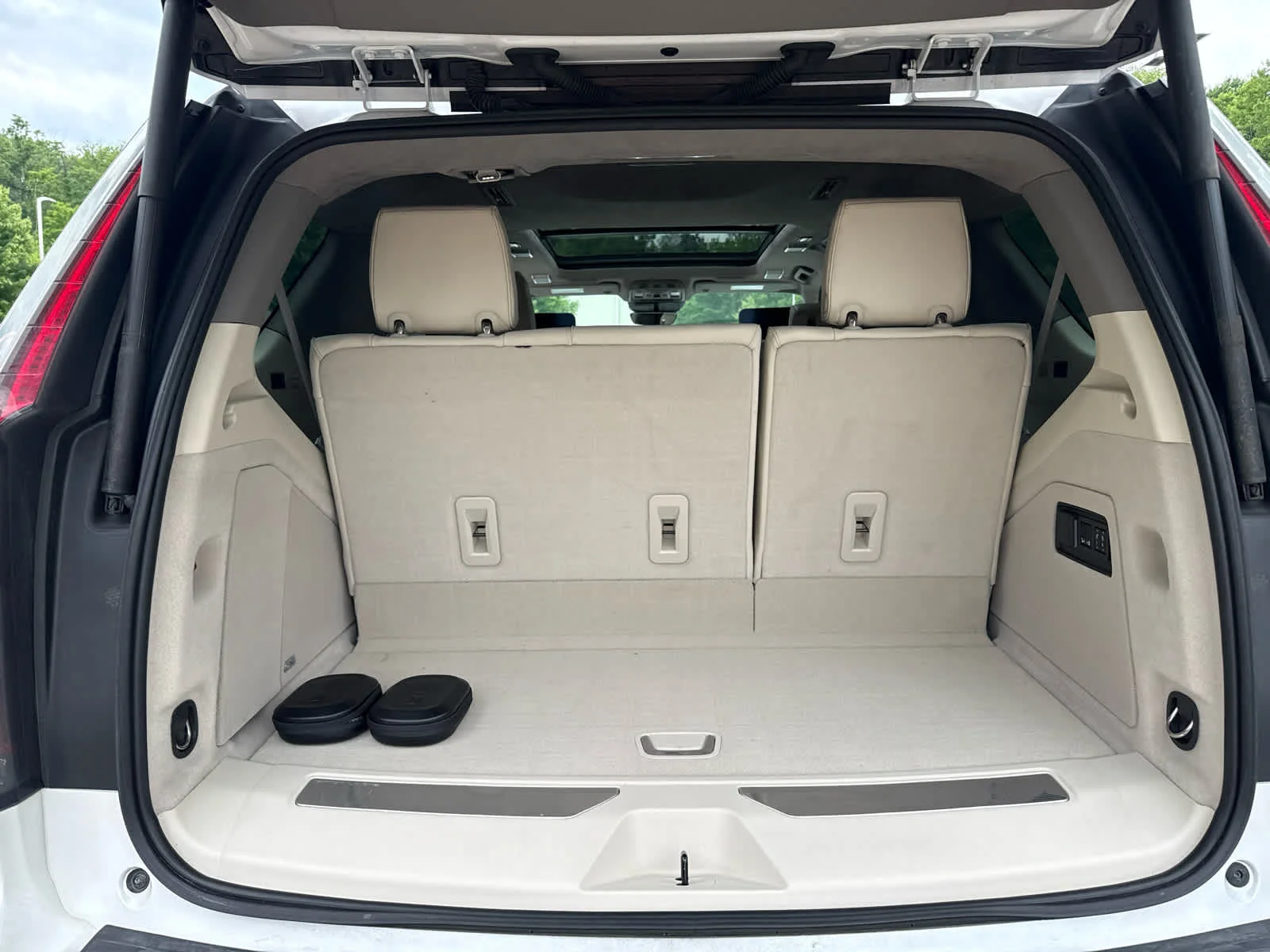 Used 2023 Crystal White Tricoat Cadillac 4WD Sport Platinum image 14