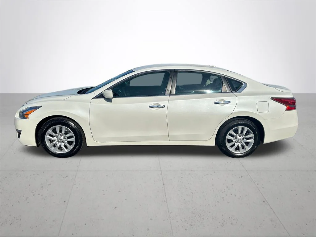 Used 2015 White Nissan 2.5 S image 10