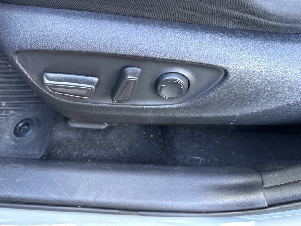 Used 2021  Toyota XLE image 26