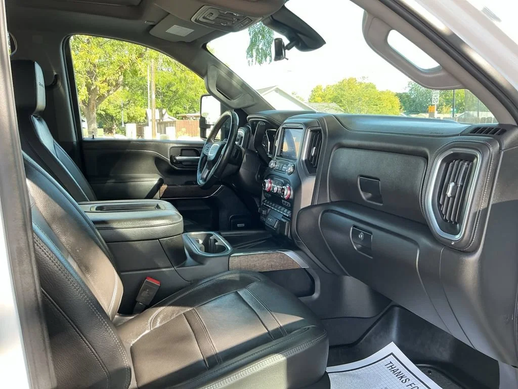 Used 2021 WHITE FROST TRICOAT GMC Denali image 32