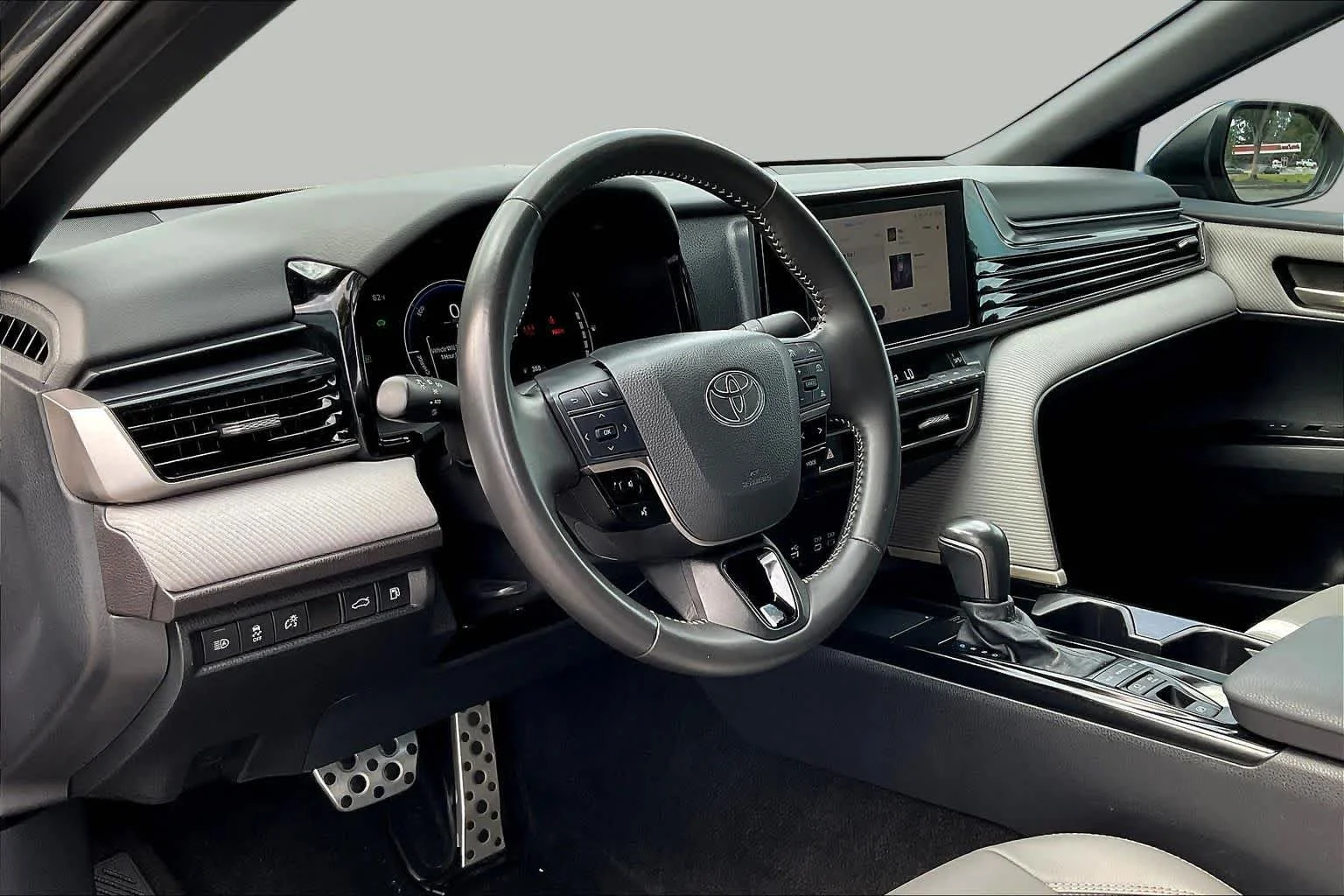 Used 2025 Underground Toyota SE image 17