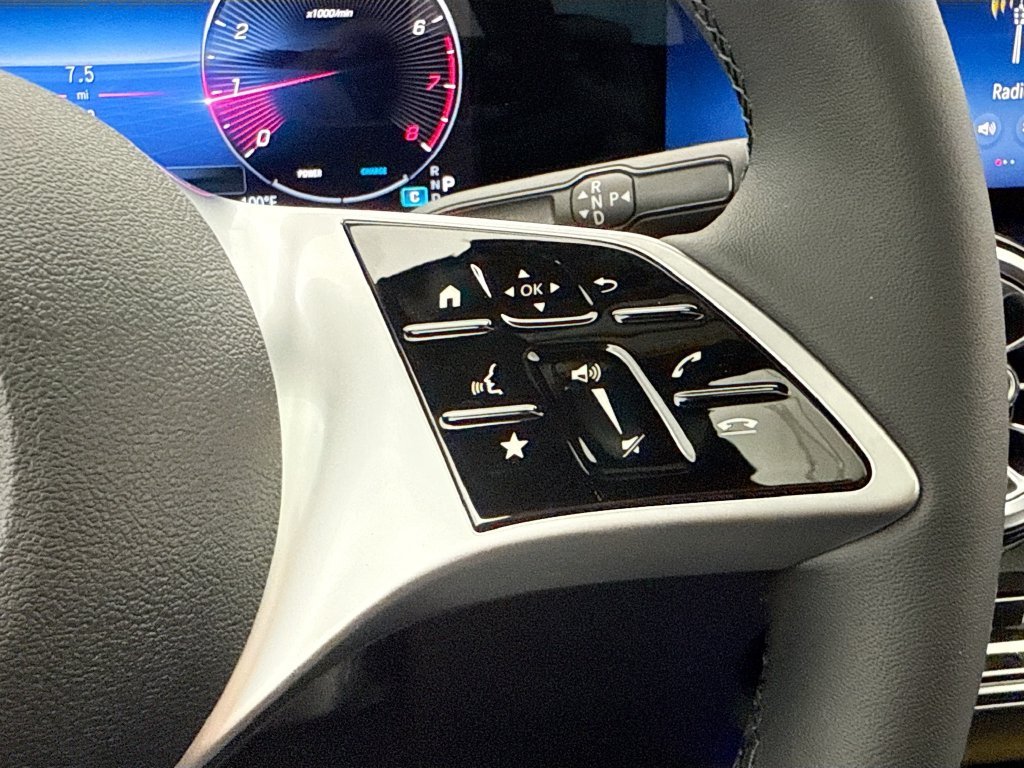 New 2026 Polar White Mercedes-Benz GLB 250 image 13