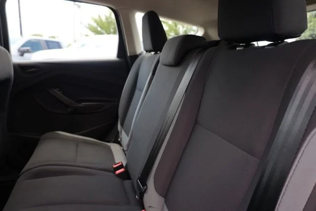 Used 2015  Ford S image 30