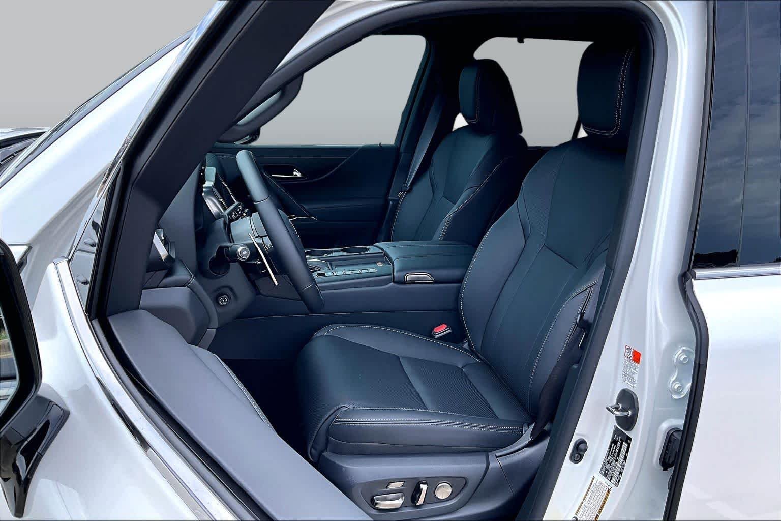 New 2026 Eminent White Pearl Lexus LUXURY image 17