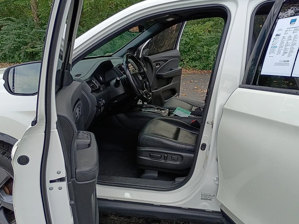 Used 2019 WHITE Honda Touring image 11