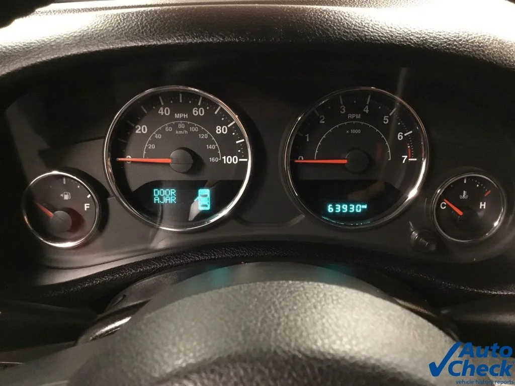 Used 2015 Orange Jeep Unlimited Sport image 49