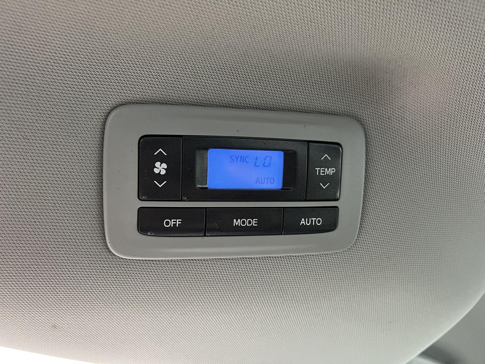 2016 Toyota Sienna LE - Photo 25