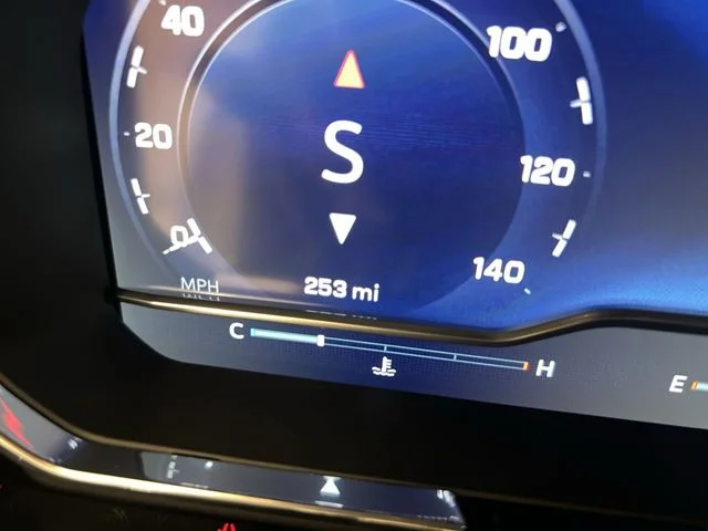 Used 2025 Summit White Chevrolet LT image 11