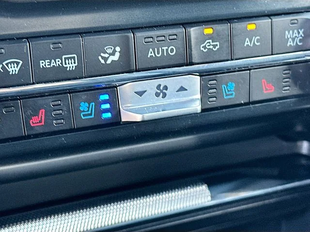 Used 2025 Black Ford Lariat image 21
