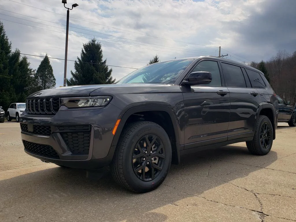New 2026 Baltic Gray Metallic Clear-Coat Exterior Paint Jeep Laredo Altitude image 8
