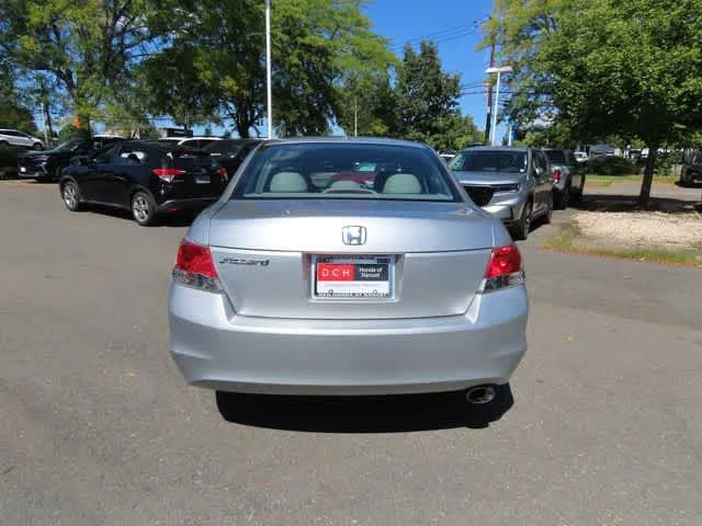 Used 2008 Alabaster Silver Metallic Honda  image 5