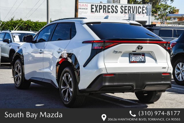 Used 2023 Beige Toyota XLE image 6