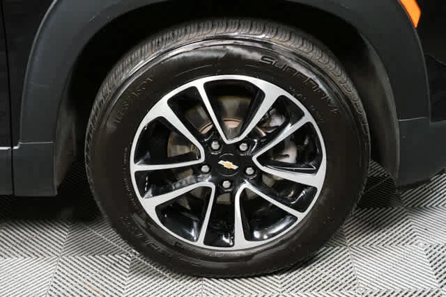 Used 2024 Mosaic Black Metallic Chevrolet LT image 31