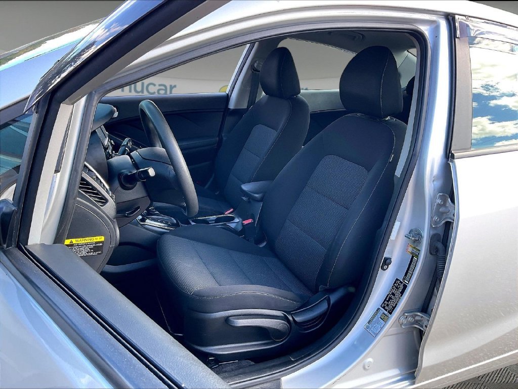 Used 2018 Silky Silver Kia LX image 9