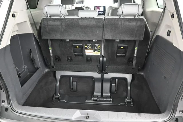 Used 2022 Gray Toyota XLE image 9