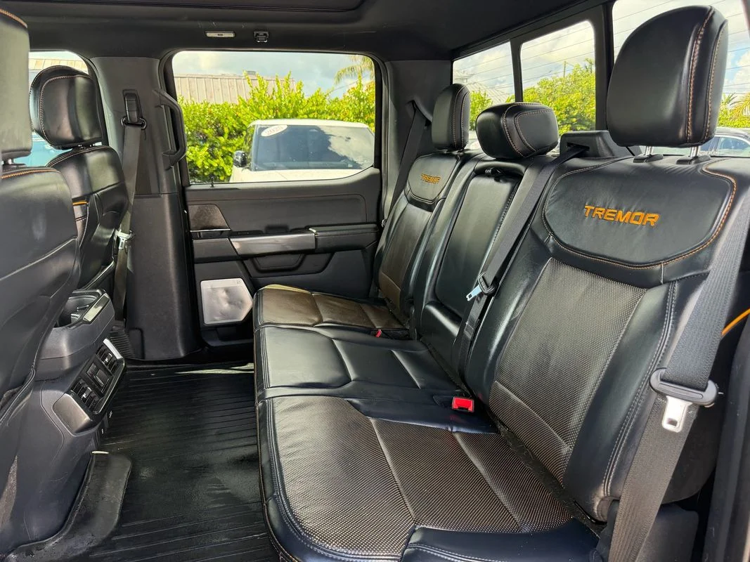 Used 2022  Ford Tremor image 12