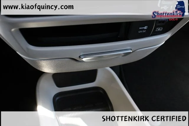 Used 2022 Granite Chrysler Touring L image 32