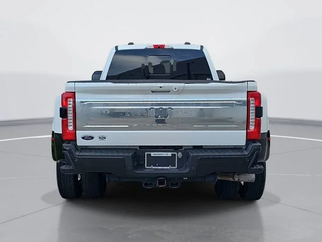 Used 2024  Ford King Ranch image 4